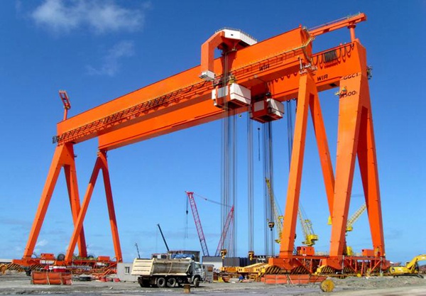 福建福州造船门式起重机厂家介绍起升机构的卷筒表面绳槽的作用
