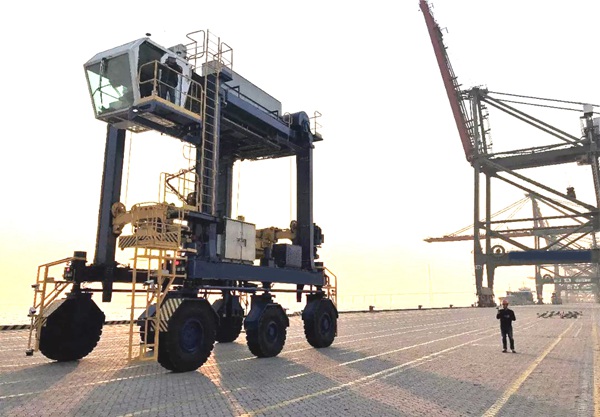 广东珠海集装箱跨运车的灵活性具体体现在哪些方面