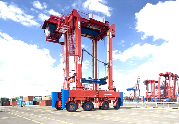 集装箱跨运车液压驱动与电动驱动的原理差异是什么