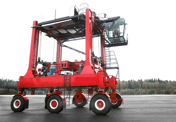 广东珠海起重机厂家集装箱跨运车的购置成本影响因素 