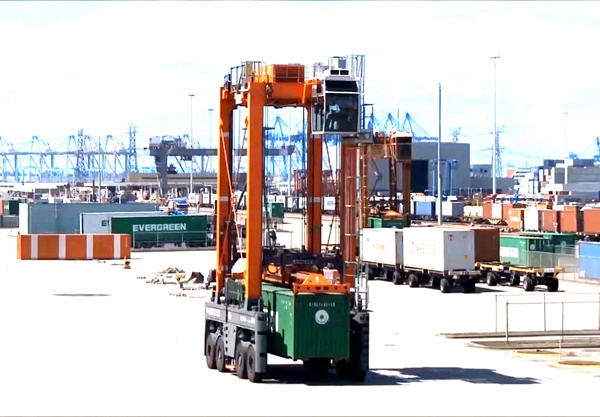 柴油型与电动型35吨集装箱跨运车动力性能差异 