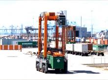 江苏连云港40吨集装箱跨运车对位精度及作业效率 